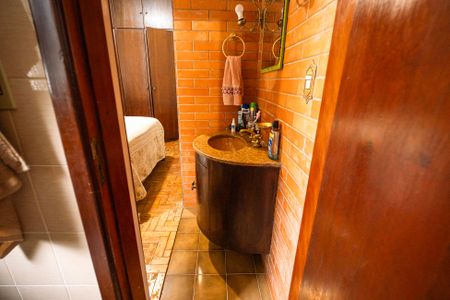Casa à venda com 170m², 3 quartos e 2 vagasBanheiro Suíte 2