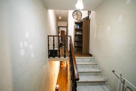 Casa à venda com 170m², 3 quartos e 2 vagasEscada