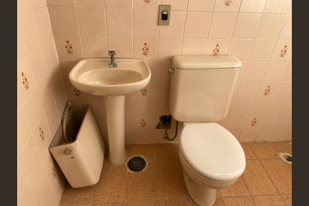 Apartamento para alugar com 60m², 3 quartos e sem vagaBanheiro
