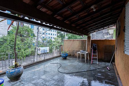 Casa para alugar com 100m², 2 quartos e 1 vaga Casa para alugar com 100m², 2 quartos e 1 vagaVaranda