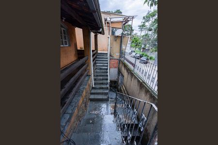 Casa para alugar com 100m², 2 quartos e 1 vaga Casa para alugar com 100m², 2 quartos e 1 vagaEscada