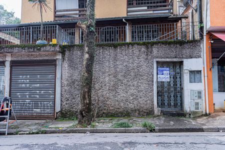 Casa para alugar com 100m², 2 quartos e 1 vaga Casa para alugar com 100m², 2 quartos e 1 vagaFachada