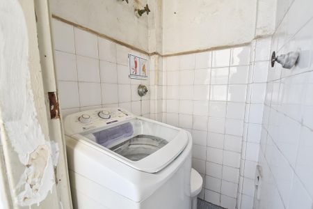 Apartamento à venda com 66m², 3 quartos e sem vaga Apartamento à venda com 66m², 3 quartos e sem vagaBanheiro de serviço