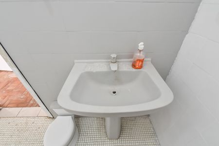 Apartamento à venda com 66m², 3 quartos e sem vaga Apartamento à venda com 66m², 3 quartos e sem vagaBanheiro