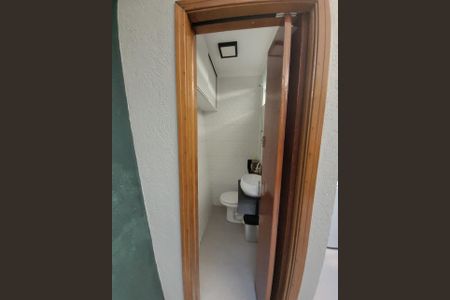 Banheiro de serviço de casa de condomínio para alugar com 2 quartos, 78m² em Chácara Europa, São Bernardo do Campo