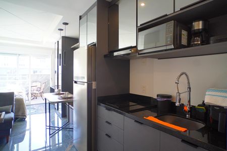Cozinha  de kitnet/studio à venda com 1 quarto, 36m² em Passo D’areia, Porto Alegre