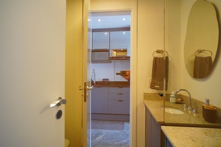 Banheiro  de kitnet/studio à venda com 1 quarto, 36m² em Passo D’areia, Porto Alegre