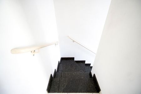 Casa de condomínio à venda com 65m², 3 quartos e 1 vagaEscada