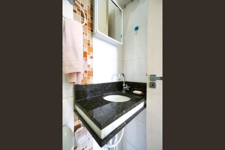 Casa de condomínio à venda com 65m², 3 quartos e 1 vagaBanheiro da suíte