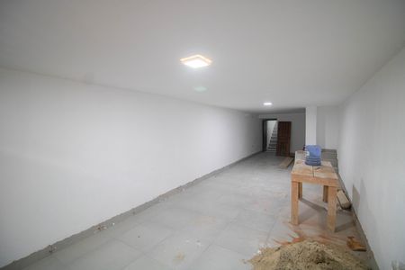 GARAGEM de casa à venda com 3 quartos, 400m² em Chora Menino, São Paulo