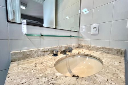 Apartamento à venda com 83m², 3 quartos e 2 vagasBanheiro da Suíte
