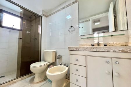 Apartamento à venda com 83m², 3 quartos e 2 vagasBanheiro da Suíte