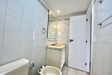 Apartamento à venda com 83m², 3 quartos e 2 vagasBanheiro da Suíte