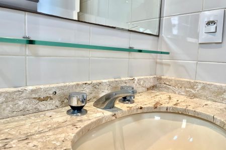 Apartamento à venda com 83m², 3 quartos e 2 vagasBanheiro da Suíte