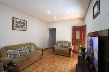 Casa à venda com 274m², 2 quartos e 1 vagaSala