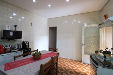 Casa à venda com 274m², 2 quartos e 1 vagaCozinha