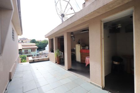Casa à venda com 274m², 2 quartos e 1 vagaÁrea de Serviço