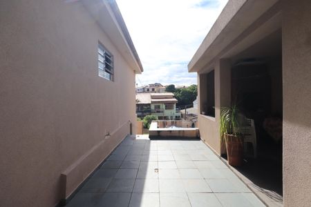Casa à venda com 274m², 2 quartos e 1 vagaQuintal