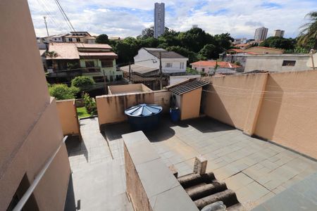 Casa à venda com 274m², 2 quartos e 1 vagaQuintal