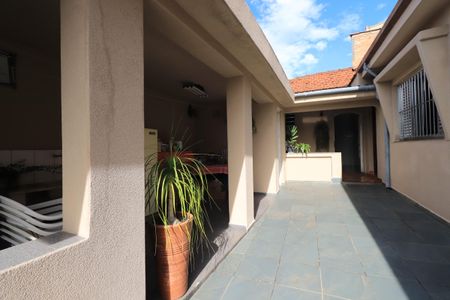 Casa à venda com 274m², 2 quartos e 1 vagaQuintal