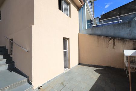 Casa à venda com 274m², 2 quartos e 1 vagaQuintal