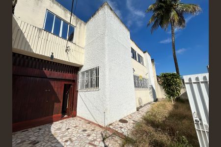 Casa para alugar com 200m², 3 quartos e 2 vagasFachada