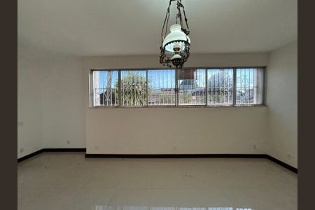 Sala de casa para alugar com 3 quartos, 200m² em Praça Seca, Rio de Janeiro