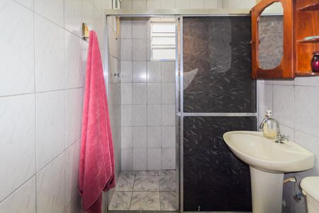 Casa à venda com 155m², 4 quartos e 2 vagasBanheiro 1
