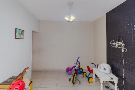 Casa à venda com 155m², 4 quartos e 2 vagasSala