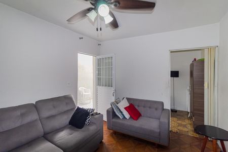 Casa à venda com 155m², 4 quartos e 2 vagasSala