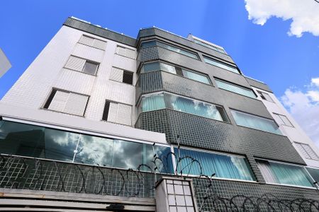 Apartamento para alugar com 195m², 3 quartos e 3 vagas Apartamento para alugar com 195m², 3 quartos e 3 vagasFachada