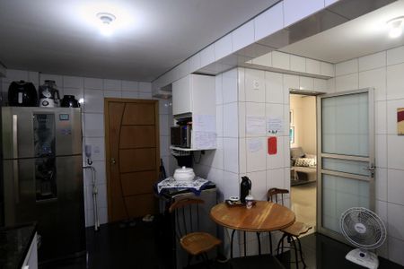 Apartamento para alugar com 195m², 3 quartos e 3 vagas Apartamento para alugar com 195m², 3 quartos e 3 vagasCozinha