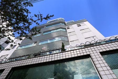 Apartamento para alugar com 195m², 3 quartos e 3 vagas Apartamento para alugar com 195m², 3 quartos e 3 vagasFachada