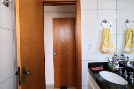 Apartamento para alugar com 195m², 3 quartos e 3 vagas Apartamento para alugar com 195m², 3 quartos e 3 vagasBanheiro da Suíte