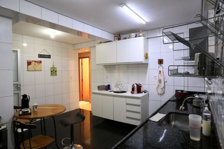 Apartamento para alugar com 195m², 3 quartos e 3 vagas Apartamento para alugar com 195m², 3 quartos e 3 vagasCozinha