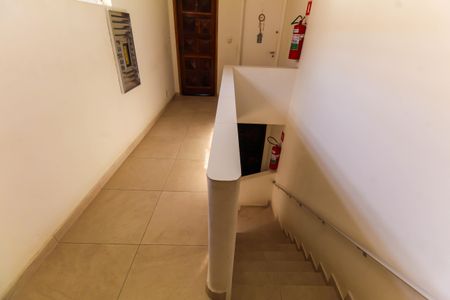 Apartamento à venda com 66m², 2 quartos e sem vagaEscada
