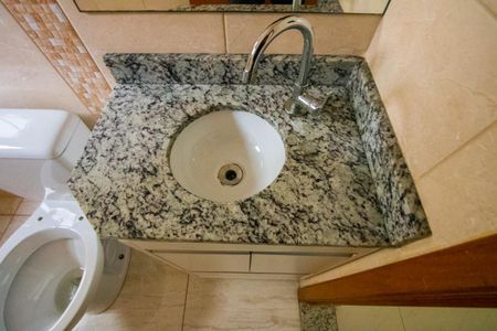 Apartamento à venda com 76m², 3 quartos e 1 vaga Apartamento à venda com 76m², 3 quartos e 1 vagaBanheiro social