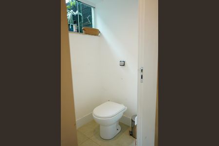Casa à venda com 226m², 3 quartos e 2 vagasLavabo