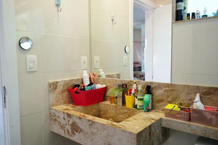 Casa à venda com 226m², 3 quartos e 2 vagasBanheiro da Suíte 2
