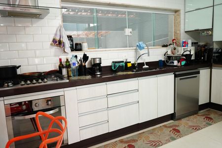 Casa à venda com 226m², 3 quartos e 2 vagasCozinha