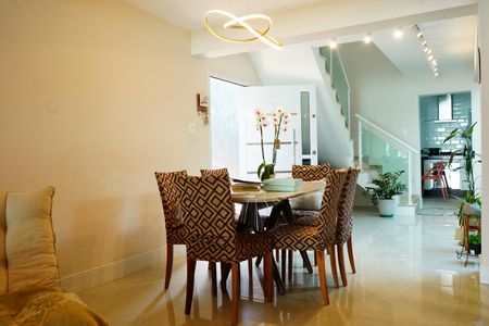 Casa à venda com 226m², 3 quartos e 2 vagasSala