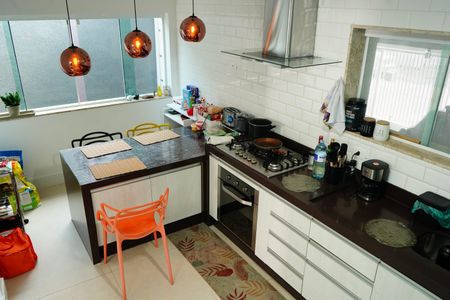 Casa à venda com 226m², 3 quartos e 2 vagasCozinha