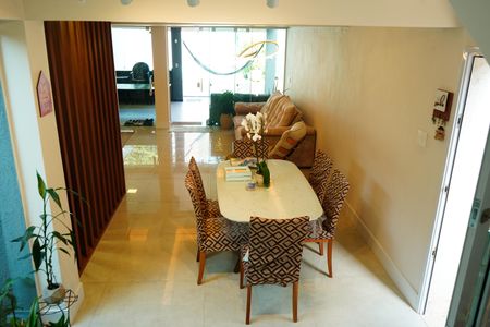 Casa à venda com 226m², 3 quartos e 2 vagasSala