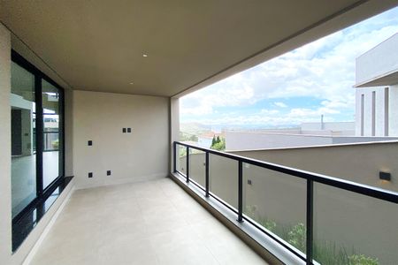 Casa de condomínio à venda com 470m², 4 quartos e 3 vagas