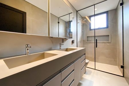 Casa de condomínio à venda com 470m², 4 quartos e 3 vagasBanheiro da Suíte 1