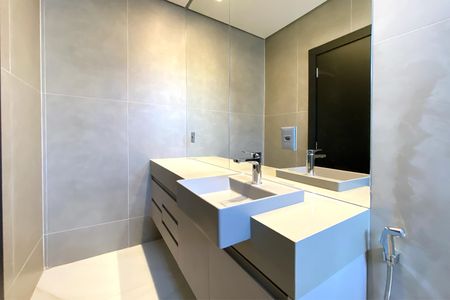 Casa de condomínio à venda com 470m², 4 quartos e 3 vagasBanheiro da Suíte 3