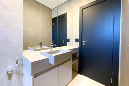 Casa de condomínio à venda com 470m², 4 quartos e 3 vagasBanheiro da Suíte 2