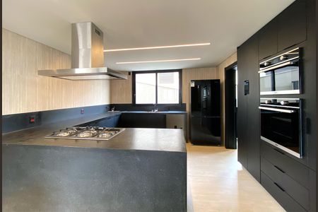 Casa de condomínio à venda com 470m², 4 quartos e 3 vagas Casa de condomínio à venda com 470m², 4 quartos e 3 vagasCozinha