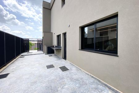 Casa de condomínio à venda com 470m², 4 quartos e 3 vagasÁrea de Serviço extrena