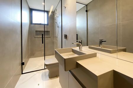 Casa de condomínio à venda com 470m², 4 quartos e 3 vagas Casa de condomínio à venda com 470m², 4 quartos e 3 vagasBanheiro da Suíte 2